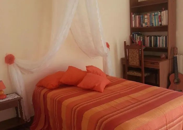 Al Tetto Rosso Casa Nella Natura Alojamento de Acomodação e Pequeno-almoço Acri