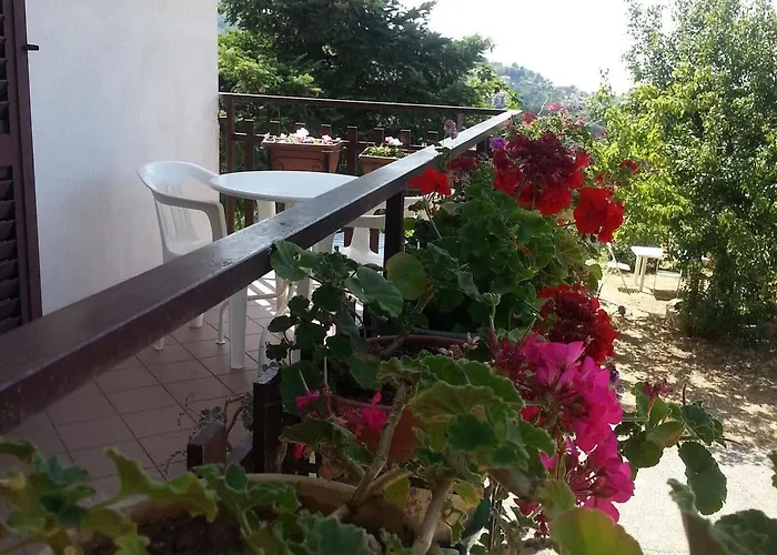 Al Tetto Rosso Casa Nella Natura